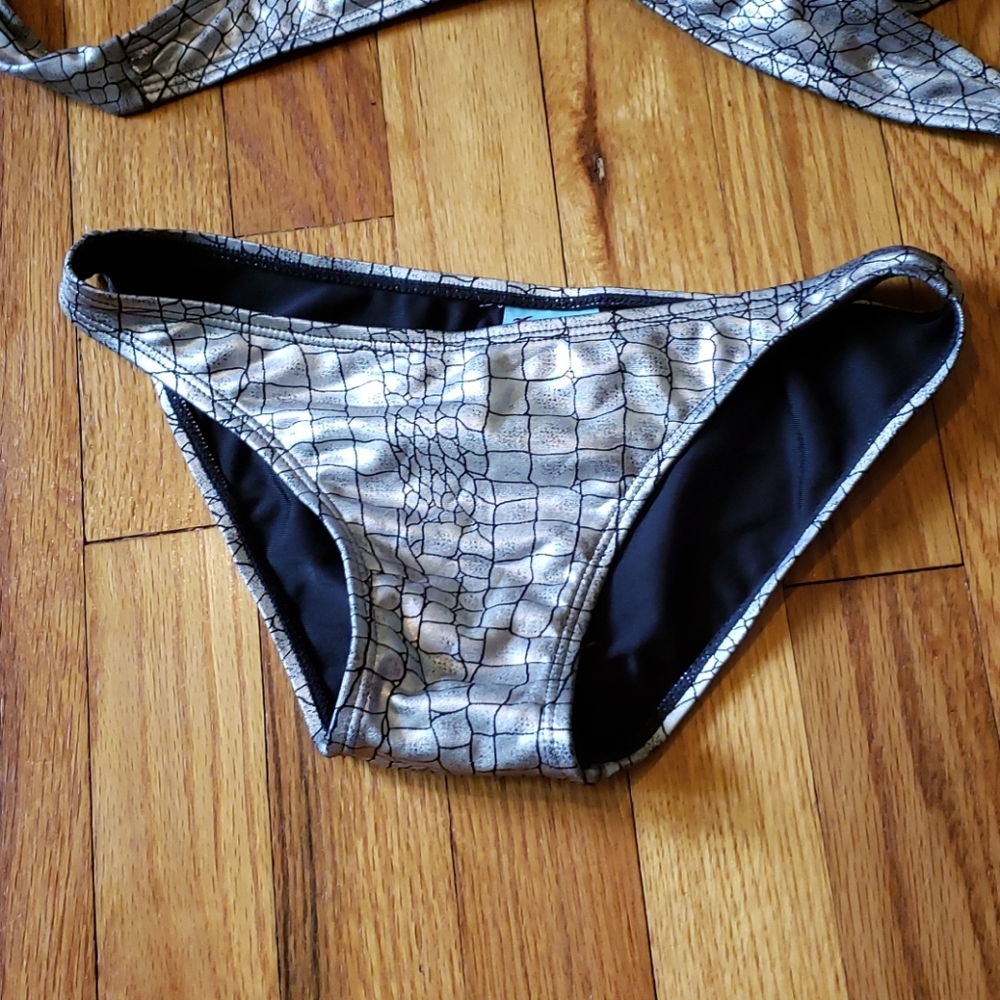 SOLD 💢 Bikini - Picture 2 of 8
